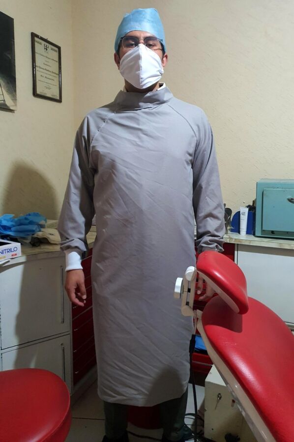 Universal Isolation Gown