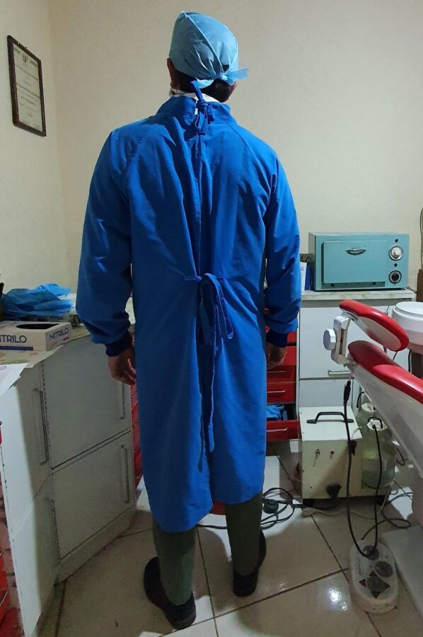 Liquid Proof Universal Isolation Gown