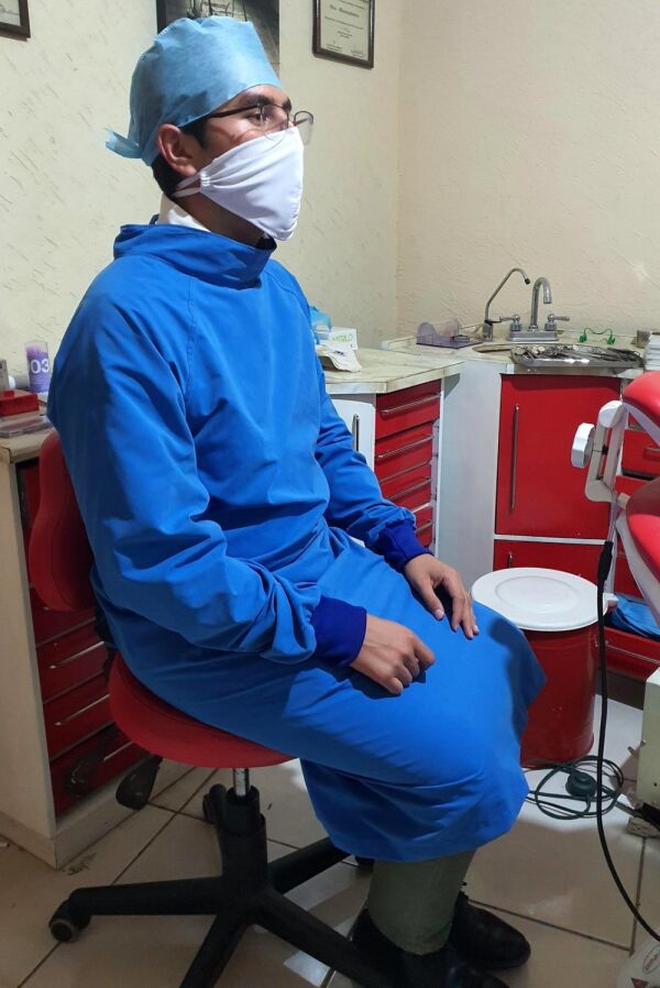 Liquid Proof Universal Isolation Gown